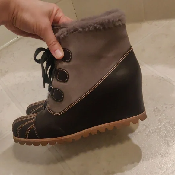 UGG Alasdair Wedge brown/tan Boots sz 9 - Picture 4 of 10